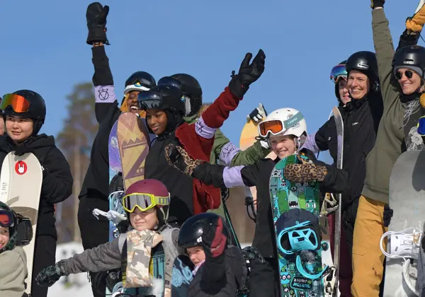 A group of happy girls excited for a unique day in Kläppen's Snowpark