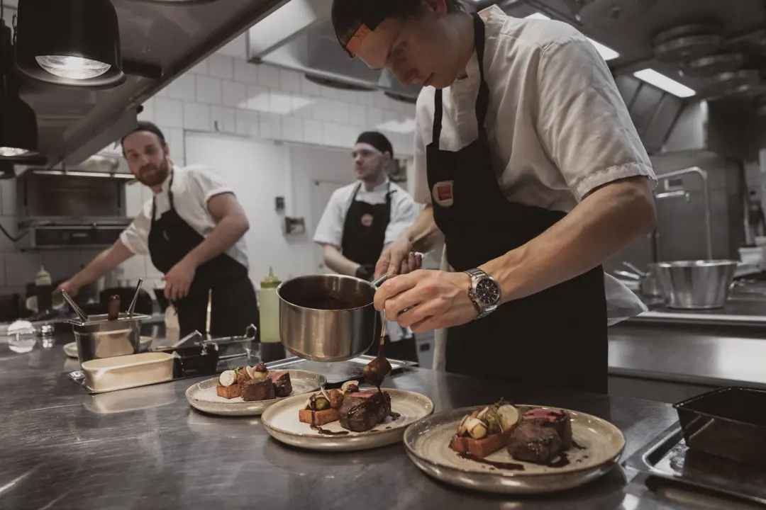 Halster serves dinner